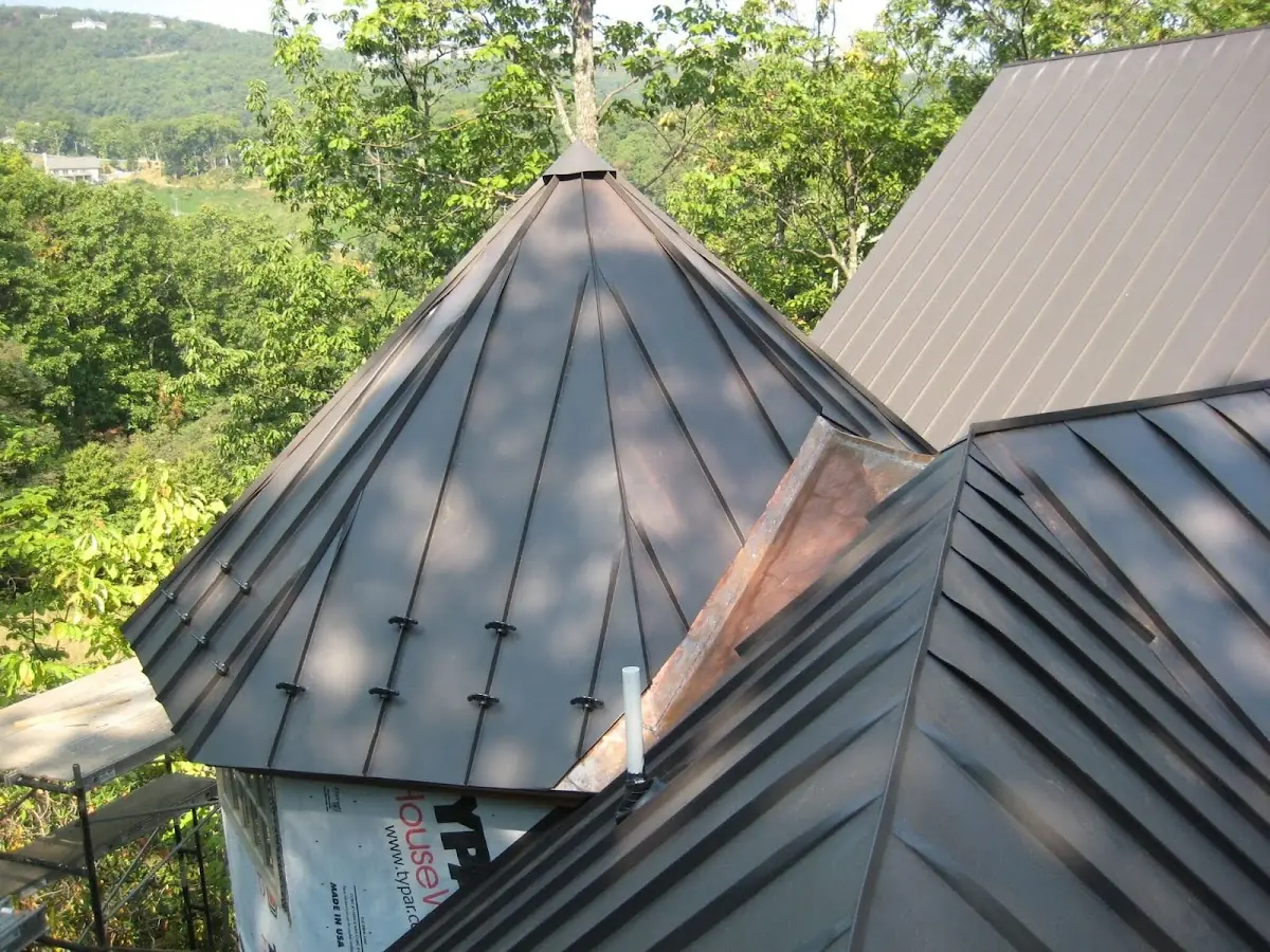 Professional Shingle Replacement & Repair by Craftsman Roofing in Como